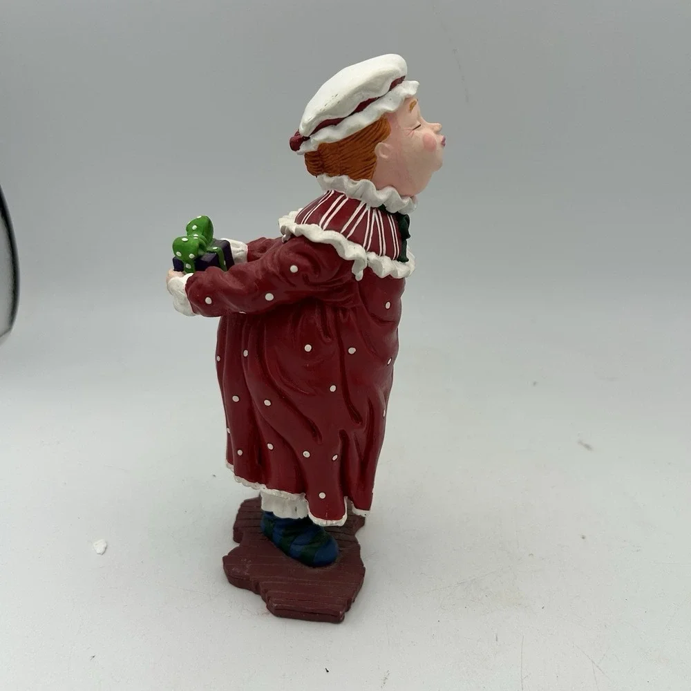 Department 56‎ Mama Figure All Through The House I Saw Mama Kissing Santa Claus